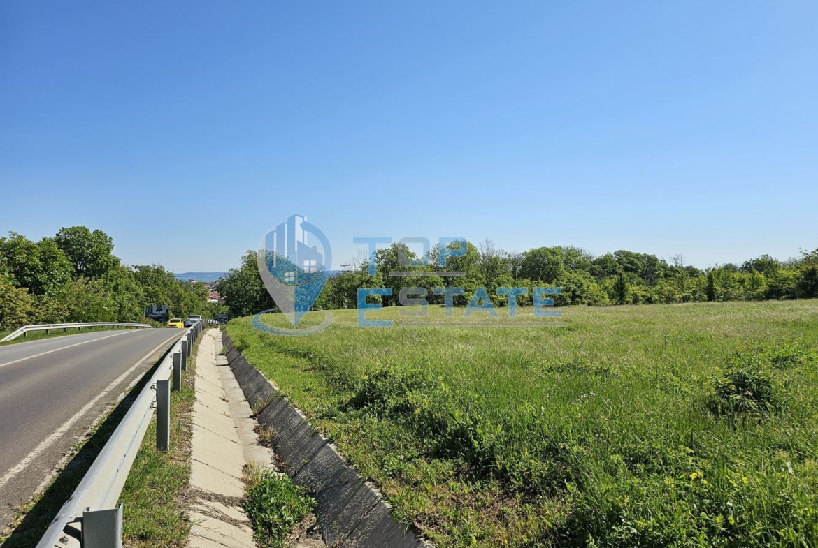 Панорамен парцел с одобрен ПУП за хотелски комплекс над град Горна Оряховица - 0