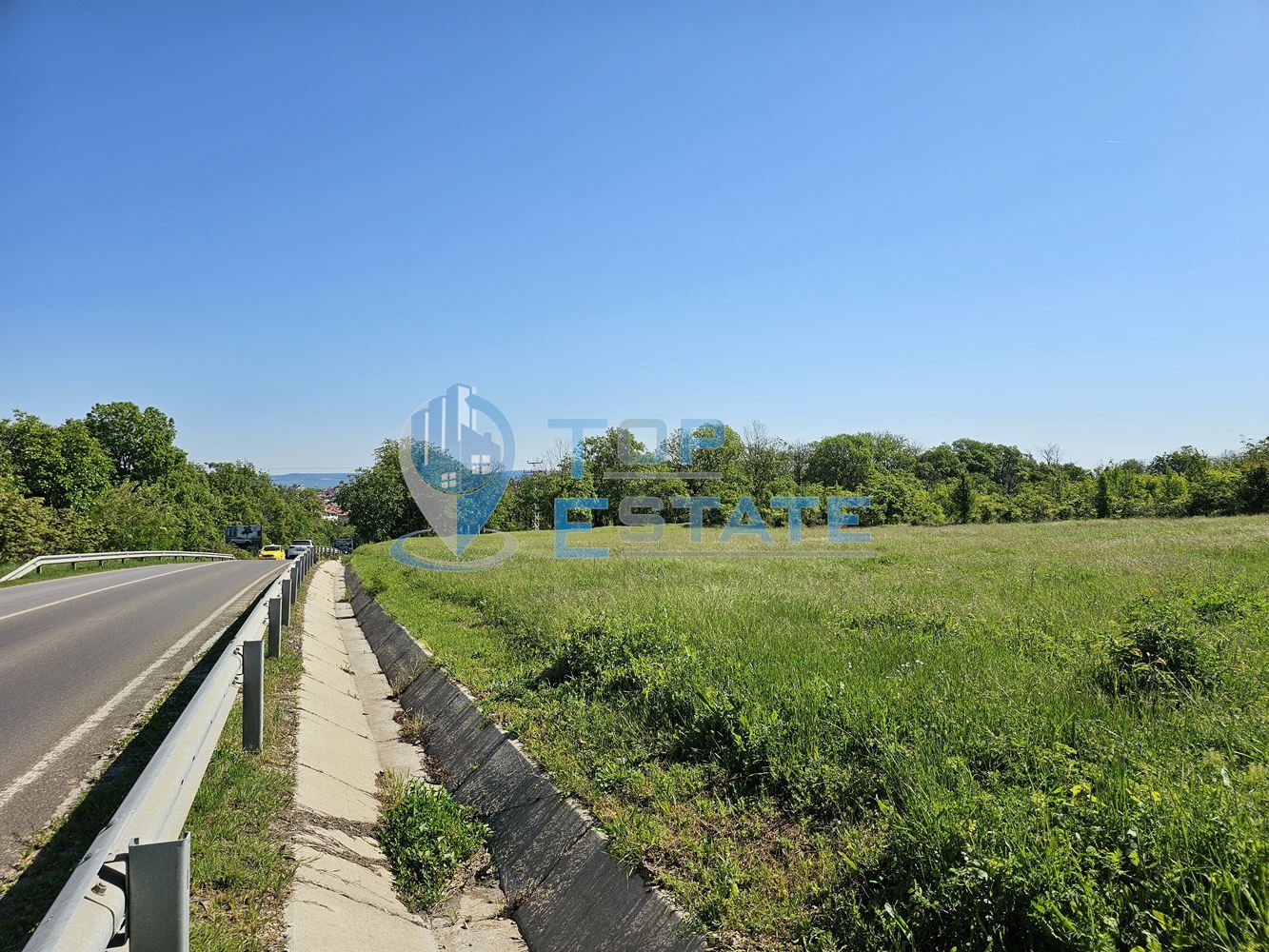 Панорамен парцел с одобрен ПУП за хотелски комплекс над град Горна Оряховица - 0