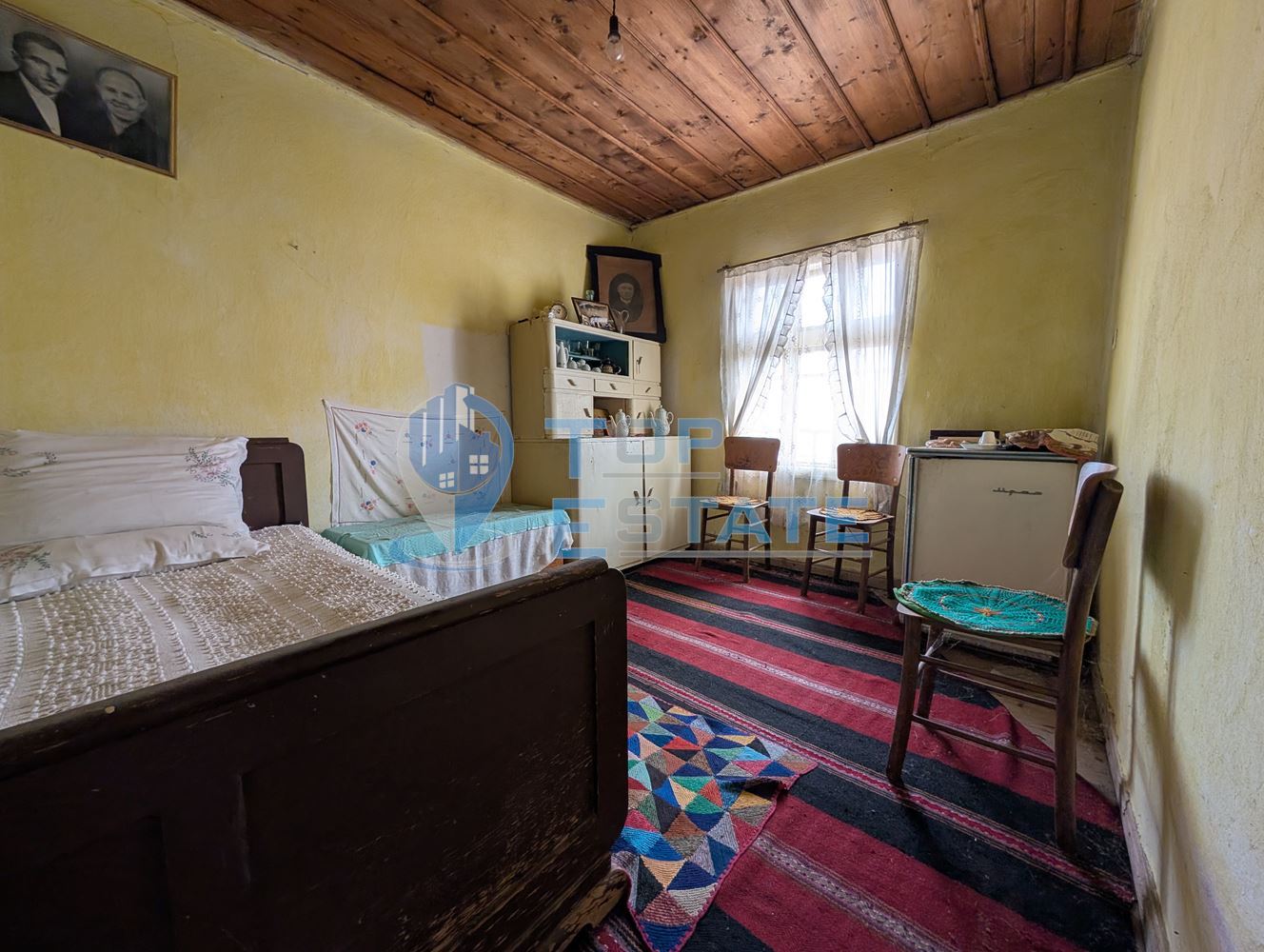 Двуетажна старинна къща с кладенец в село Малки Вършец - 0