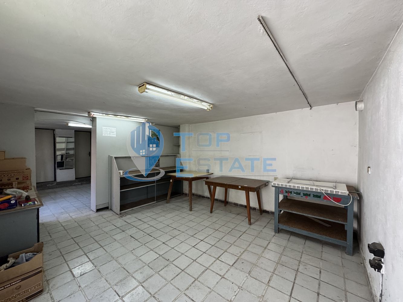 Двуетажна сграда подходяща за развитие на бизнес в центъра на град Павликени, област Велико Търново - 0