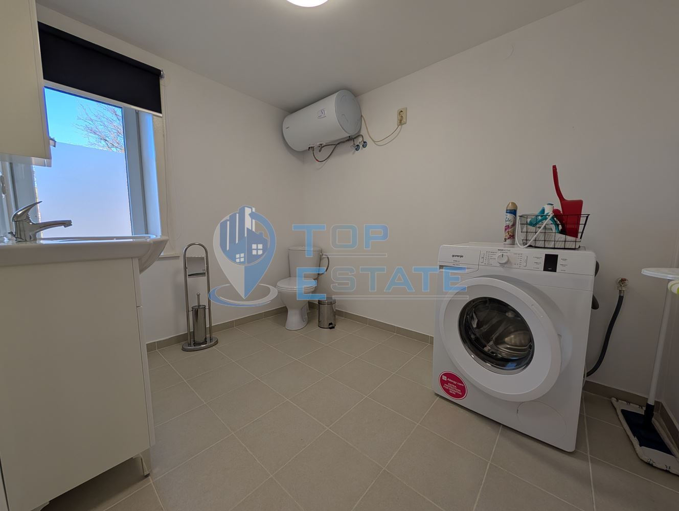 Реновирана тухлена къща с красива панорама и басейн в село Садина-0 Реновирана тухлена къща с красива панорама и басейн в село Садина - 0