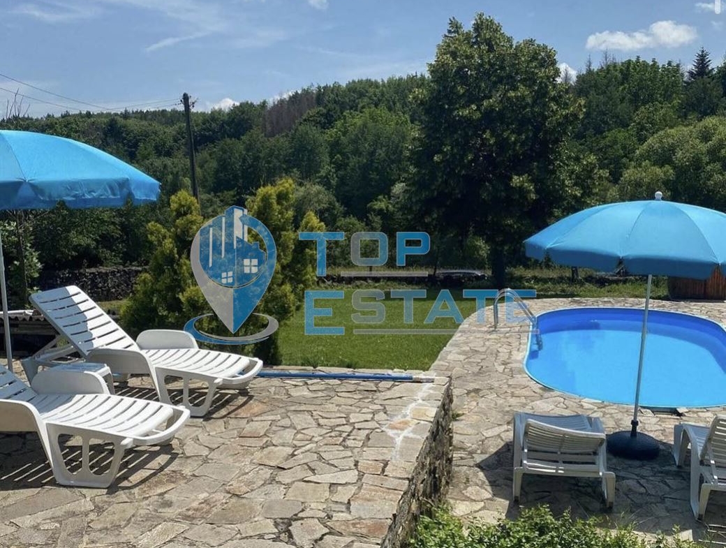 Функционираща къща за гости с басейн и панорамна гледка в село Кисьовци, област Велико Търново - 0