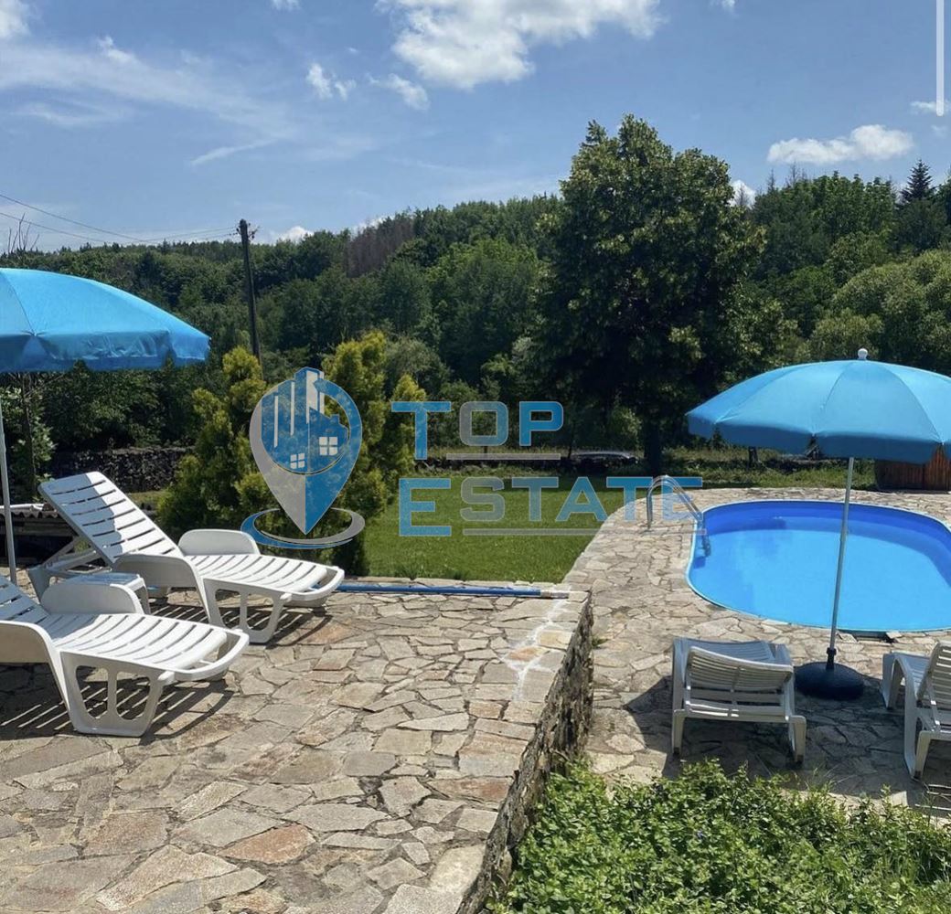 Функционираща къща за гости с басейн и панорамна гледка в село Кисьовци, област Велико Търново - 0