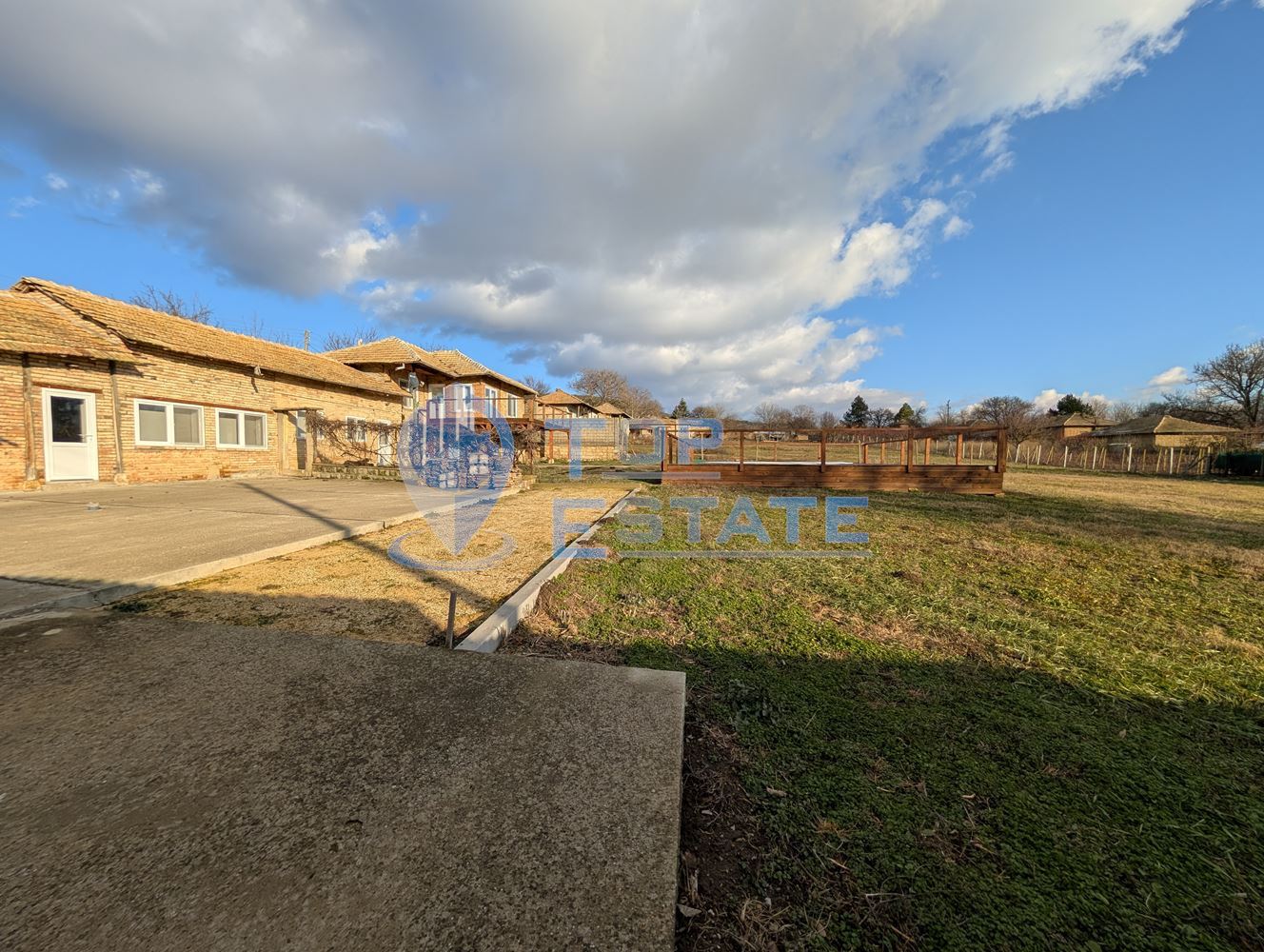 Реновирана тухлена къща с красива панорама и басейн в село Садина-0 Реновирана тухлена къща с красива панорама и басейн в село Садина - 0