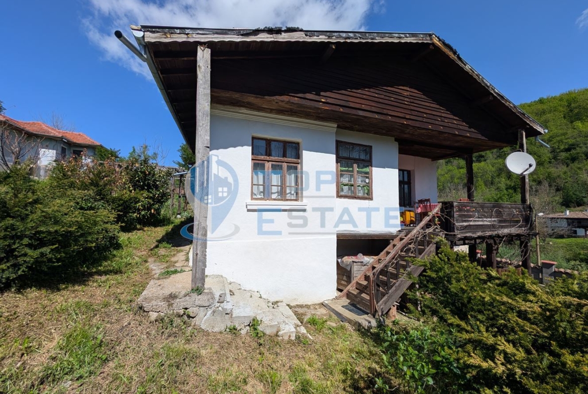 Автентична реновирана къща в град Елена - 0