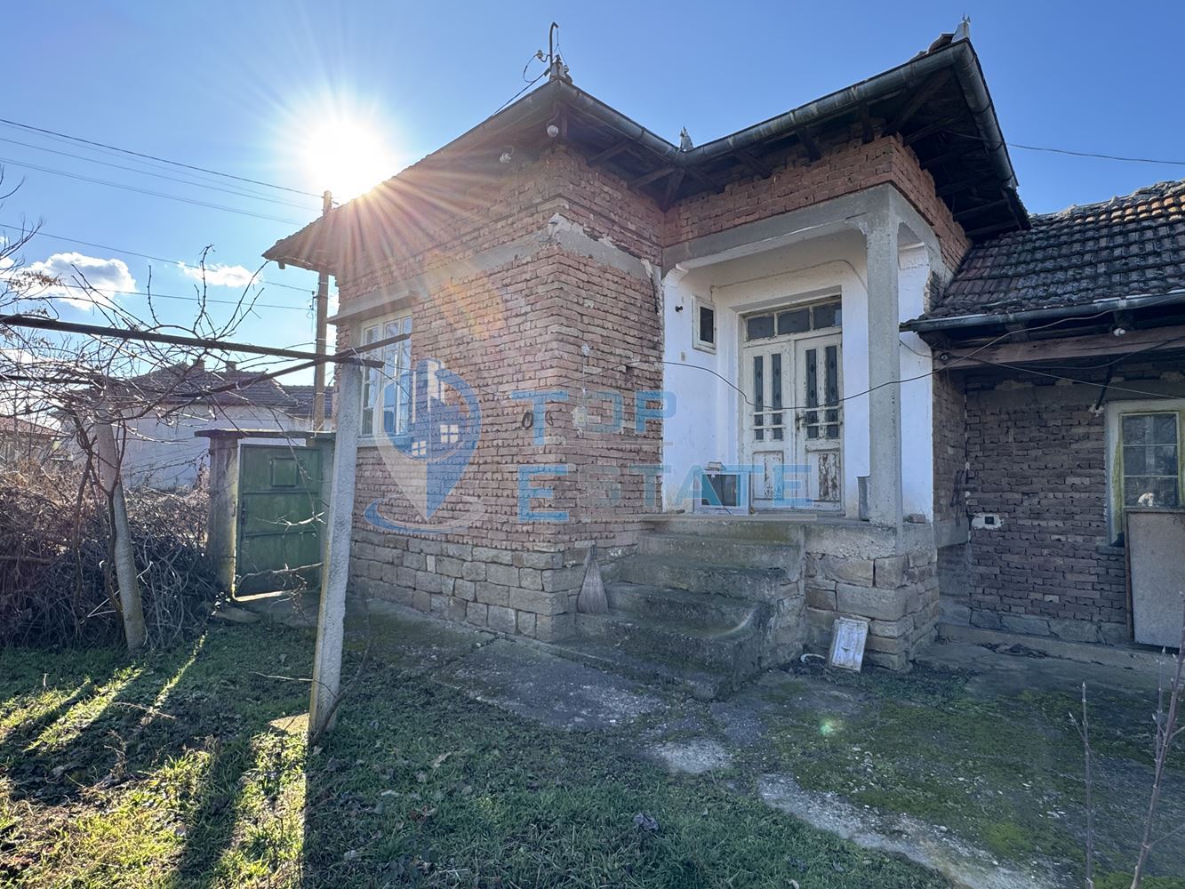 Тухлена къща с кладенец в с. Козаревец, област Велико Търново - 0