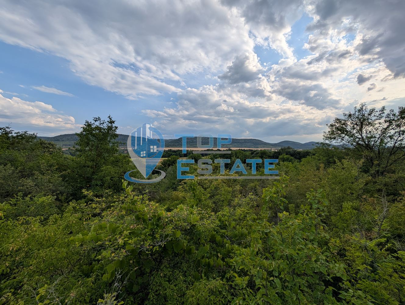 Вила във вилната зона на село Леденик - 0