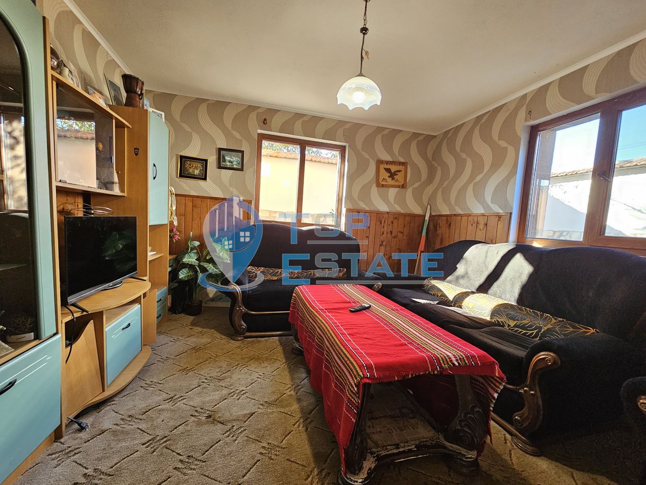 Обзаведена къща с три спални, барбекю, двор и гараж в село Поликраище, област Велико Търново-0 Обзаведена къща с три спални, барбекю, двор и гараж в село Поликраище, област Велико Търново - 0