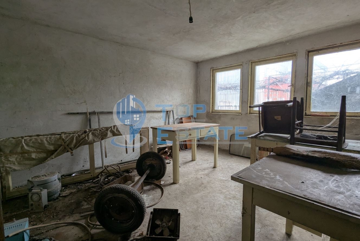 Двуетажна масивна къща в град Стражица, област Велико Търново - 0