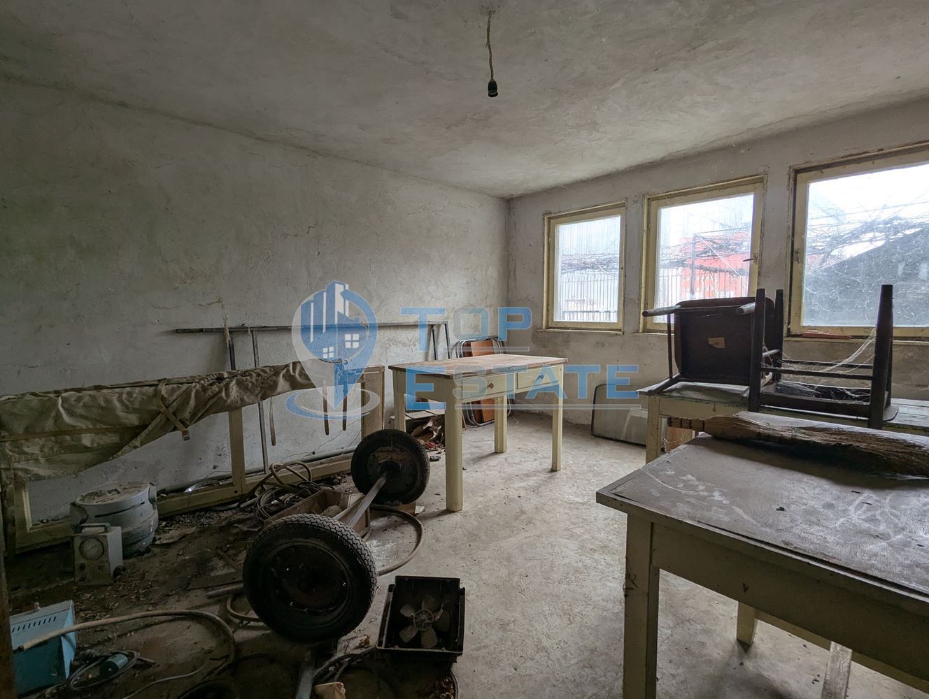 Двуетажна масивна къща в град Стражица, област Велико Търново - 0