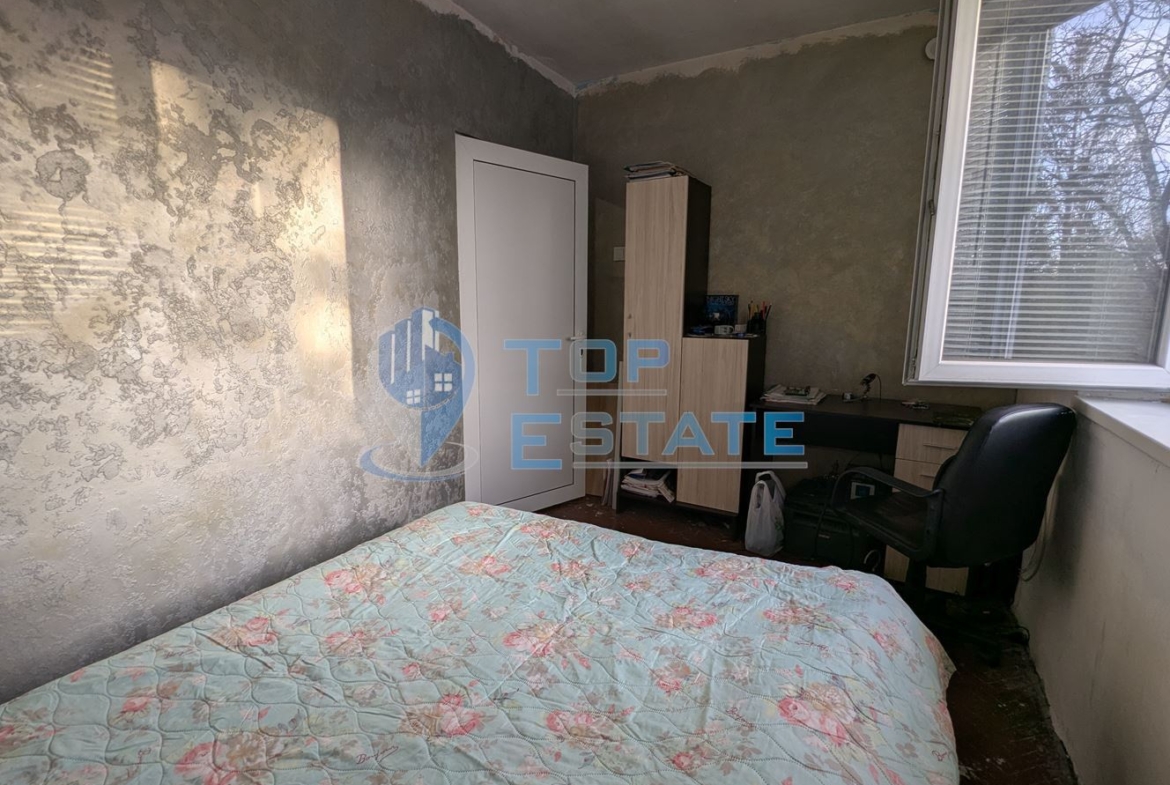 Двустаен тухлен апартамент на комуникативна улица в квартал Гарата, град Горна Оряховица, област Велико Търново - 0