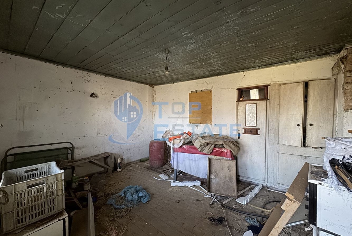 Тухлена къща с кладенец в с. Козаревец, област Велико Търново - 0