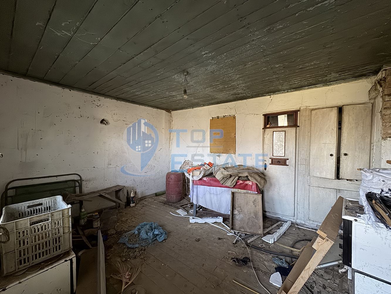 Тухлена къща с кладенец в с. Козаревец, област Велико Търново - 0