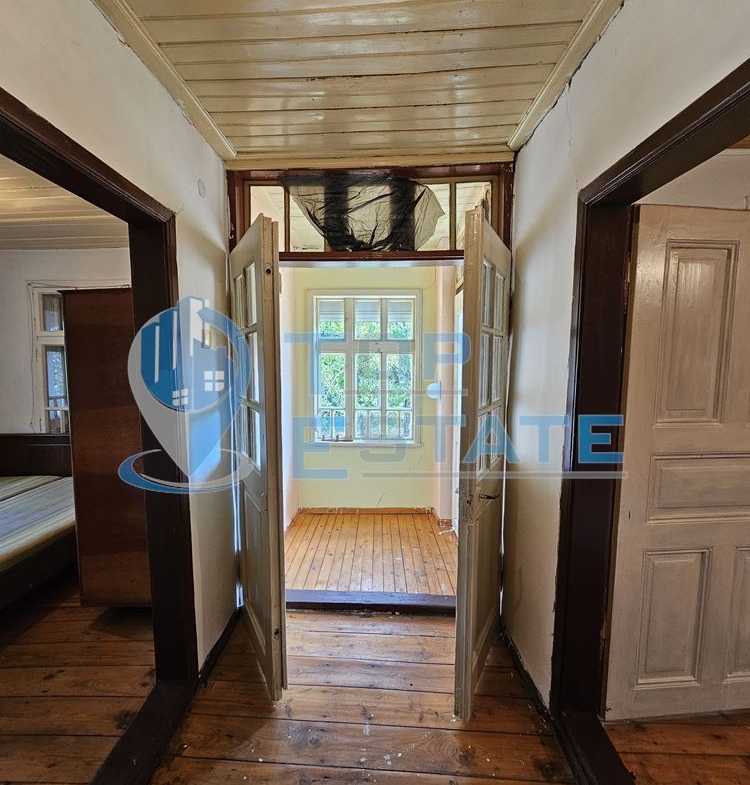 Ремонтирана и обзаведена къща с два санитарни възела в село Хотница, област Велико Търново - 0