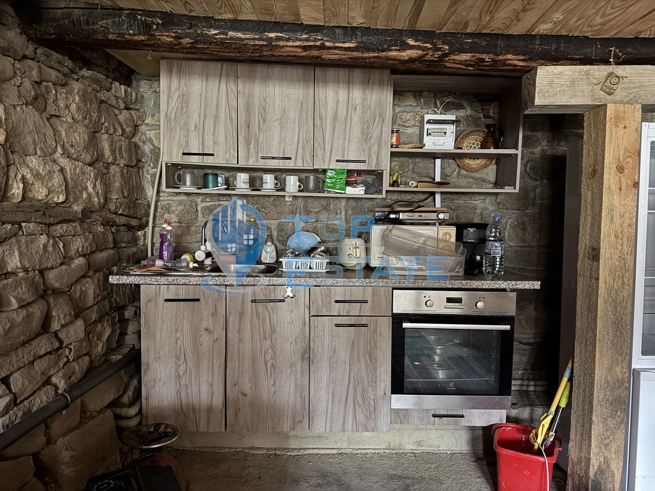 Двуетажна къща с панорамна гледка в гр. Елена, област Велико Търново - 0