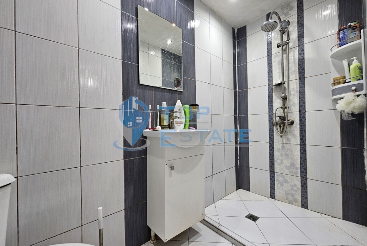 Двуетажна обзаведена и ремонтирана къща с три спални в село Страхилово, област Велико Търново - 0