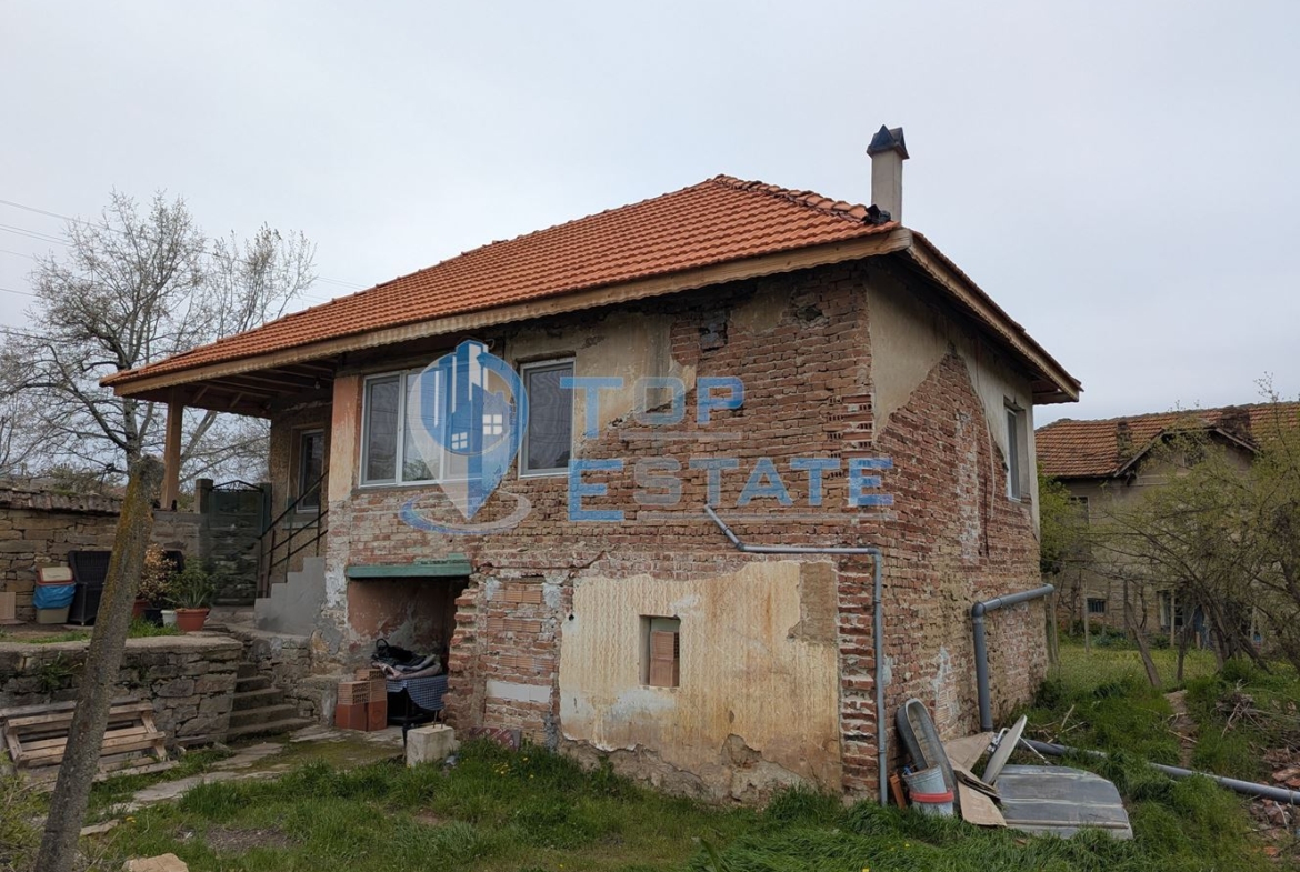 Ремонтирана тухлена къща на главната улица в село Добри дял, обл. Велико Търново - 0