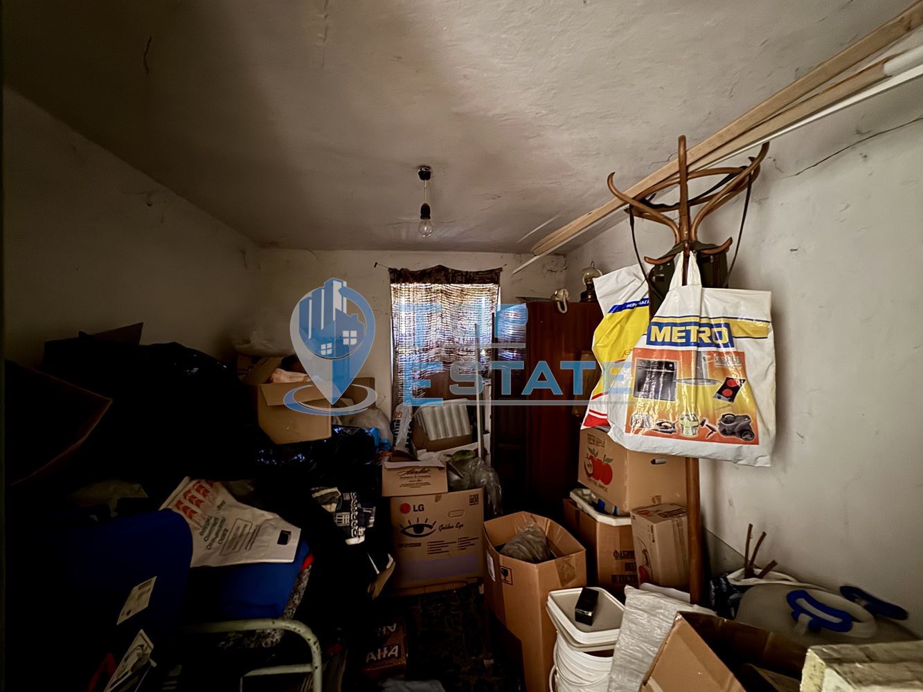 Тухлена къща с кладенец и голям двор в село Александрово, област Велико Търново - 0