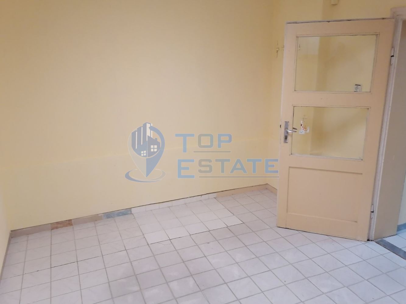 Двустаен апартамент със статут на магазин в центъра на Велико Търново - 0