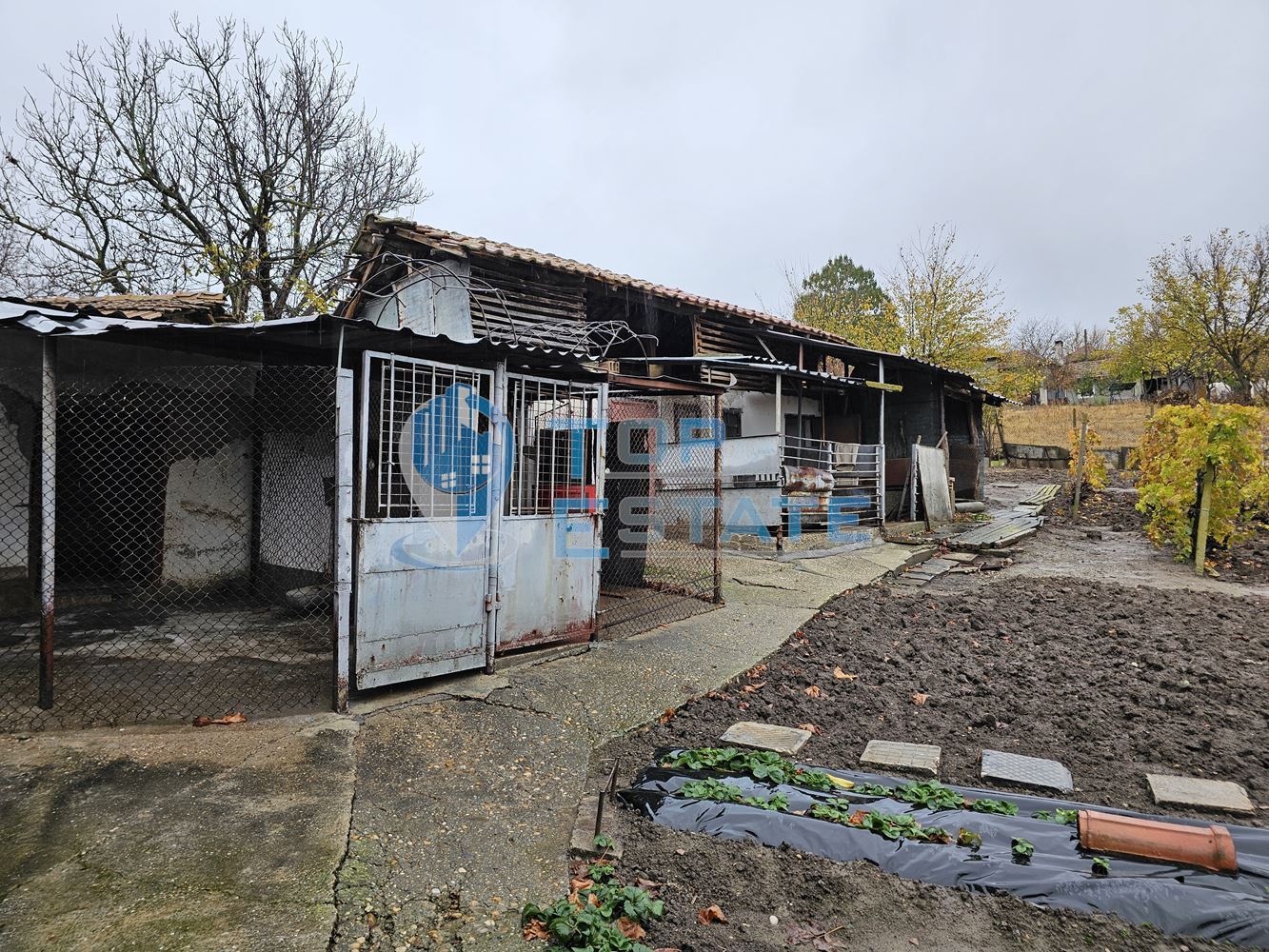 Двуетажна тухлена и обзаведена къща в село Хаджидимитрово-0 Двуетажна тухлена и обзаведена къща в село Хаджидимитрово - 0