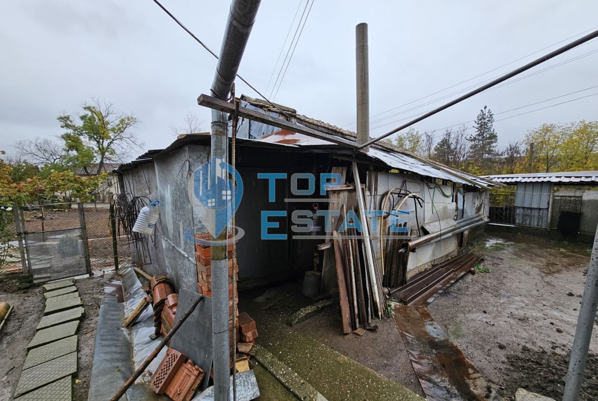 Двуетажна тухлена и обзаведена къща в село Хаджидимитрово - 0