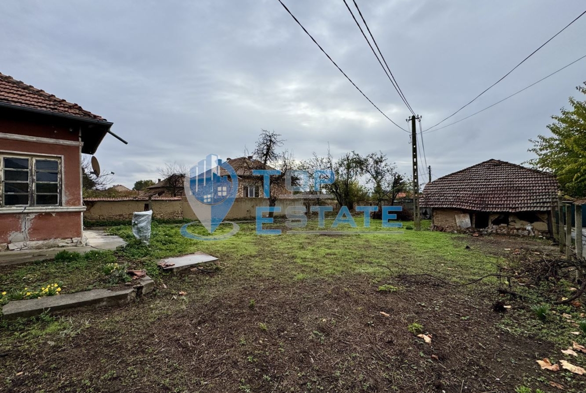 Тухлена къща с допълнителна постройка в град Долна Оряховица, област Велико Търново - 0