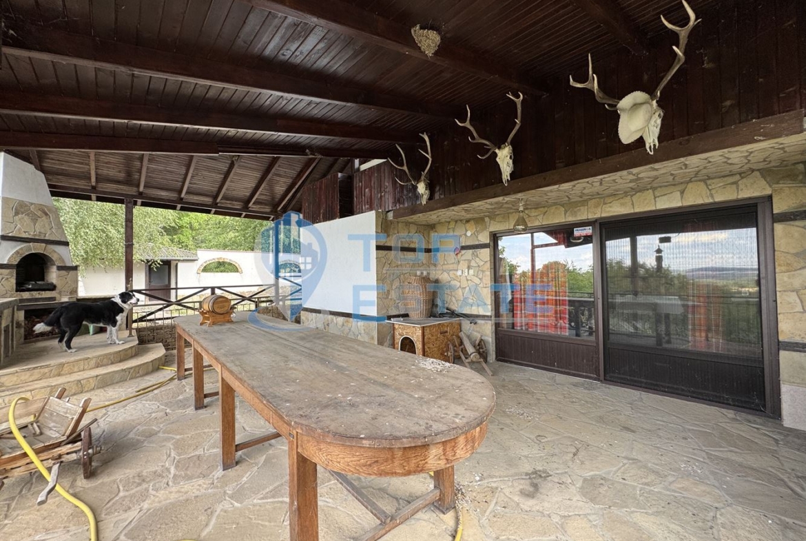 Къща с панорамна гледка във вилната зона на между град Бяла Черква и село Вишовград, област Велико Търново - 0