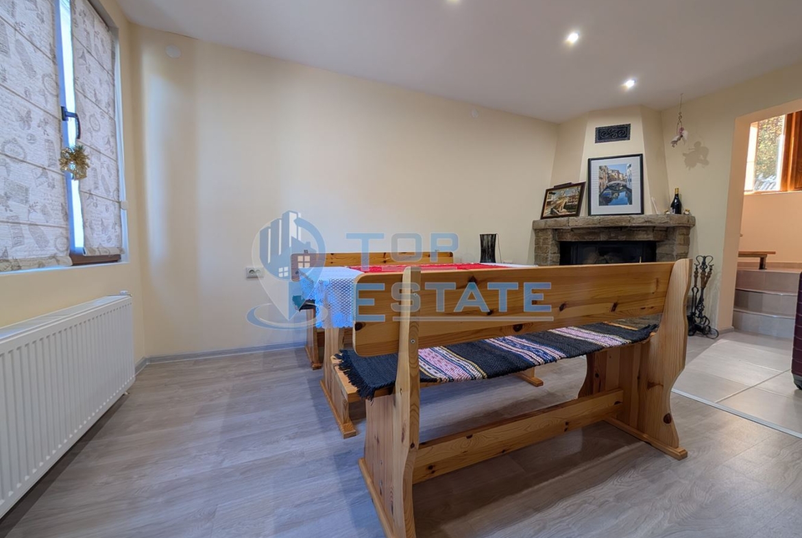 Двуетажна масивна вила в близост до град Плачковци - 0