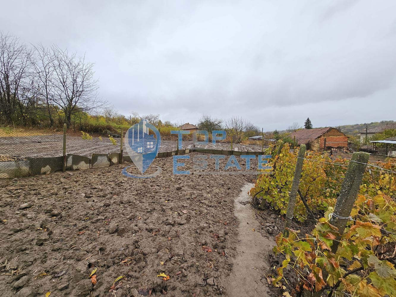 Двуетажна тухлена и обзаведена къща в село Хаджидимитрово-0 Двуетажна тухлена и обзаведена къща в село Хаджидимитрово - 0