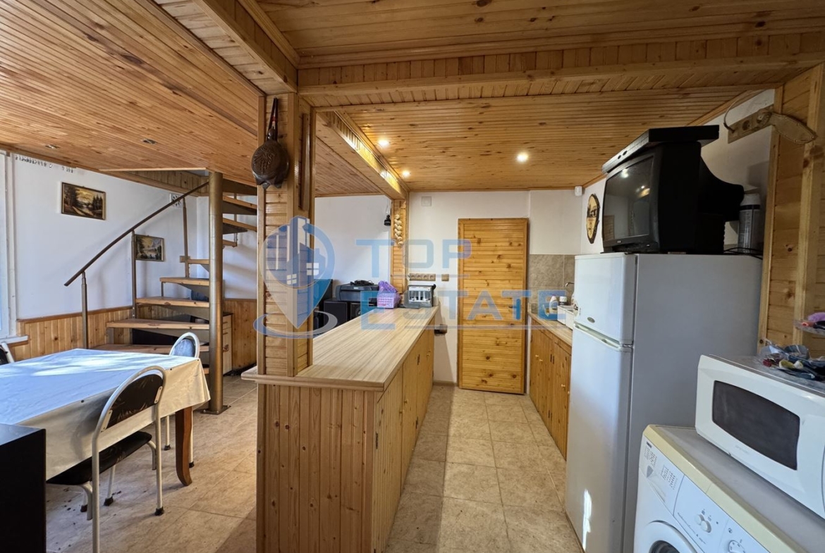 Двуетажна вила с красива гледка във вилна зона на град Дряново - 0