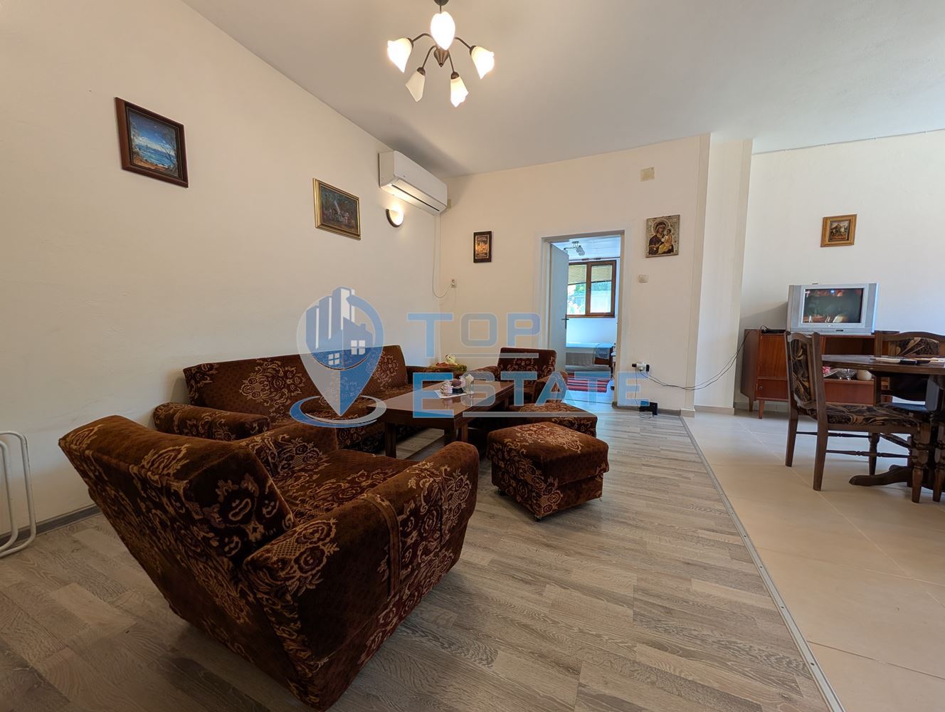 Масивна двуетажна къща в село Караисен - 0