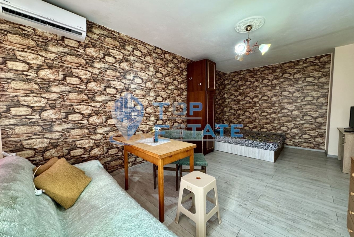 Тристаен панелен апартамент в кв. Зона Б, град Велико Търново. - 0