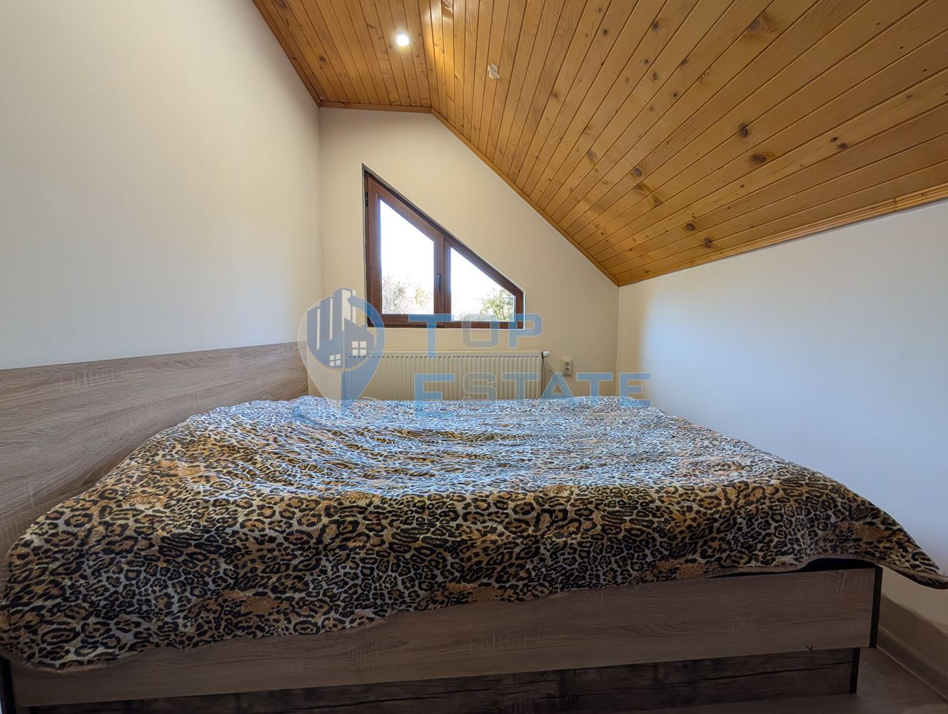 Двуетажна масивна вила в близост до град Плачковци - 0