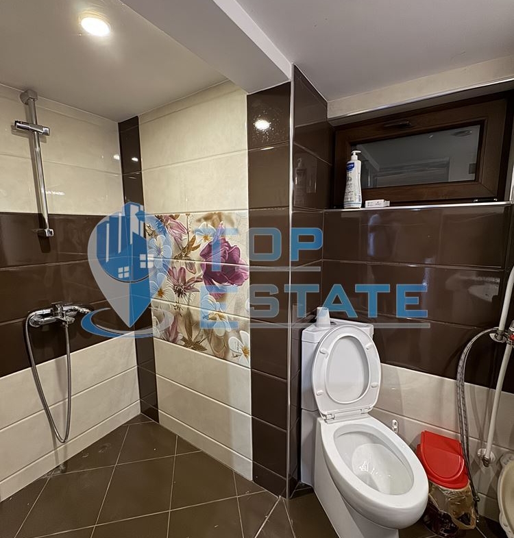 Двуетажна вила с красива гледка във вилна зона на град Дряново - 0