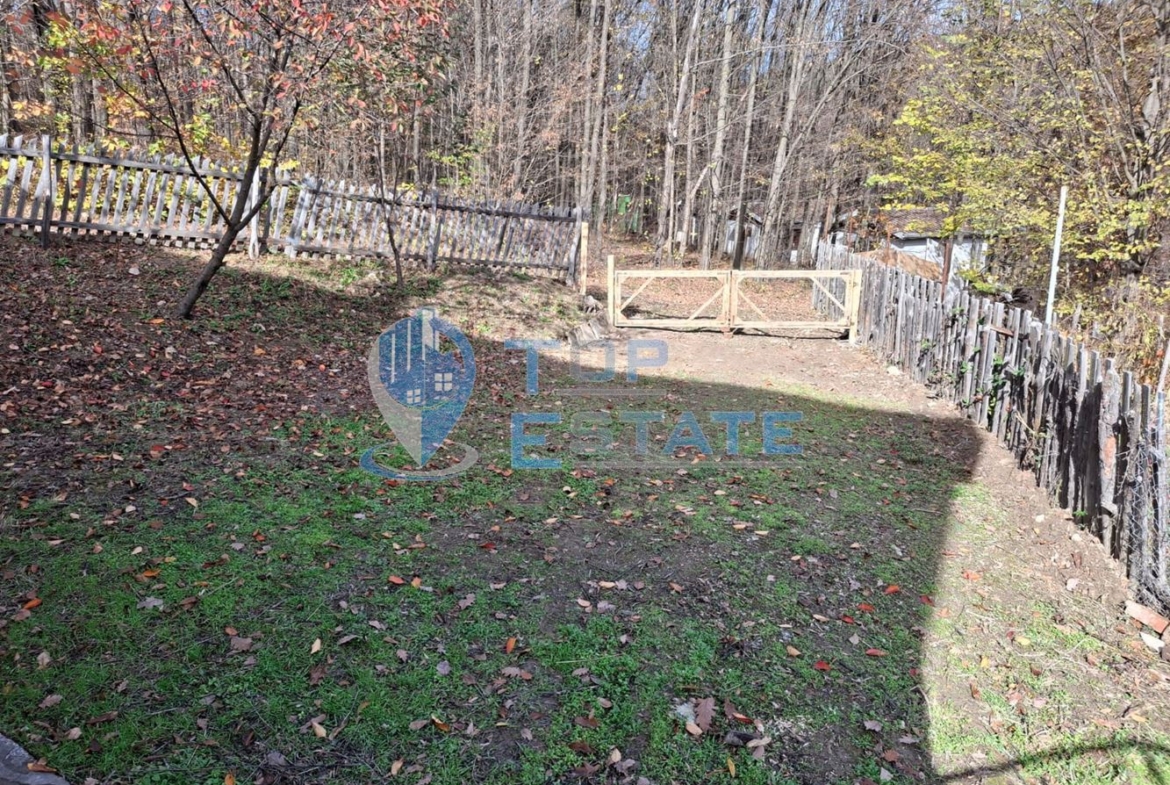 Двуетажна масивна вила в близост до град Плачковци - 0