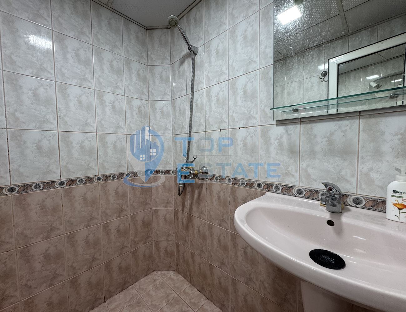 Обзаведен тистаен апартамент с две спални в центъра на град Велико Търново-0 Обзаведен тистаен апартамент с две спални в центъра на град Велико Търново - 0