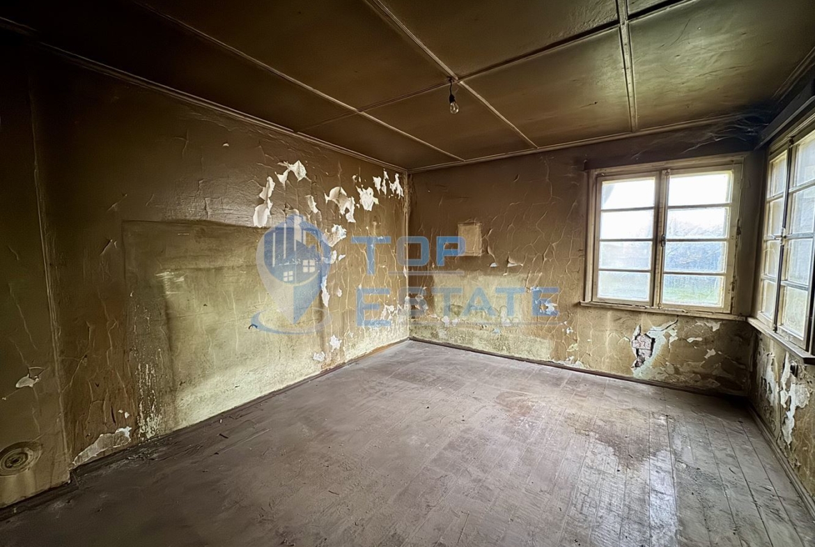 Тухлена къща с допълнителна постройка в град Долна Оряховица, област Велико Търново - 0