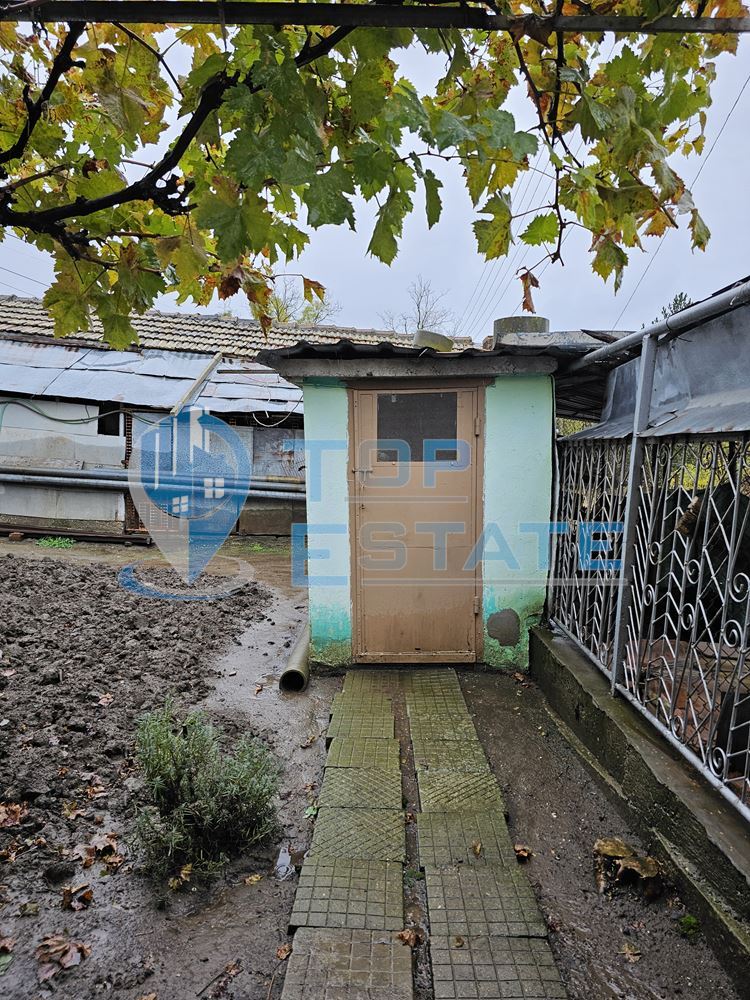 Двуетажна тухлена и обзаведена къща в село Хаджидимитрово-0 Двуетажна тухлена и обзаведена къща в село Хаджидимитрово - 0