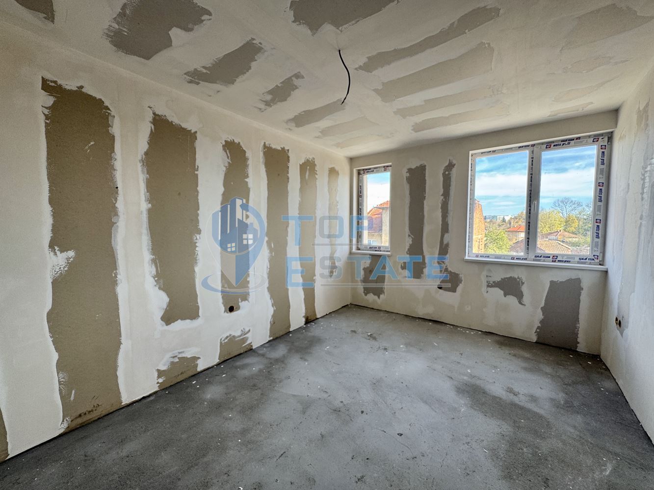 Тристаен тухлен апартамент в град Павликени, област Велико Търново - 0