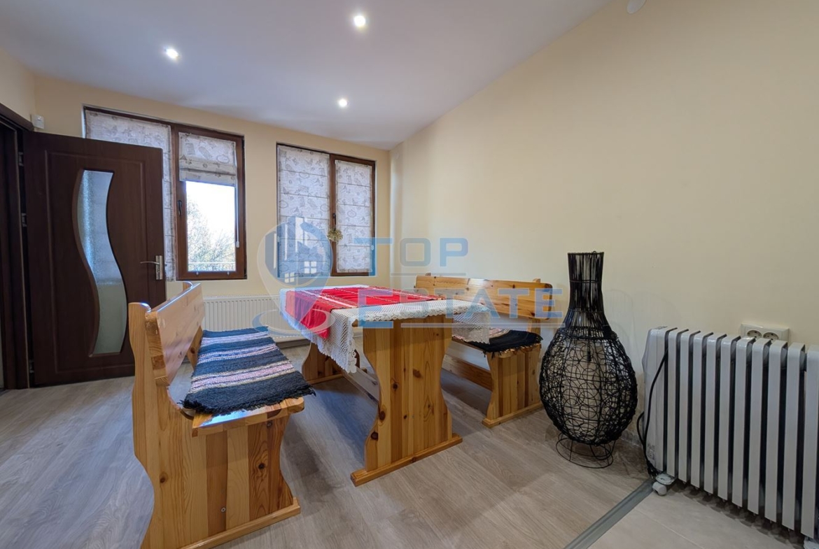 Двуетажна масивна вила в близост до град Плачковци - 0