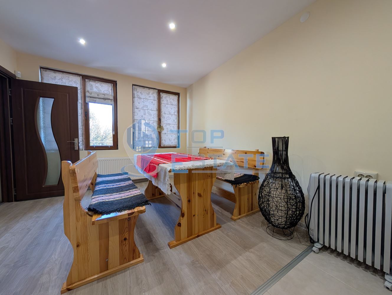 Двуетажна масивна вила в близост до град Плачковци - 0