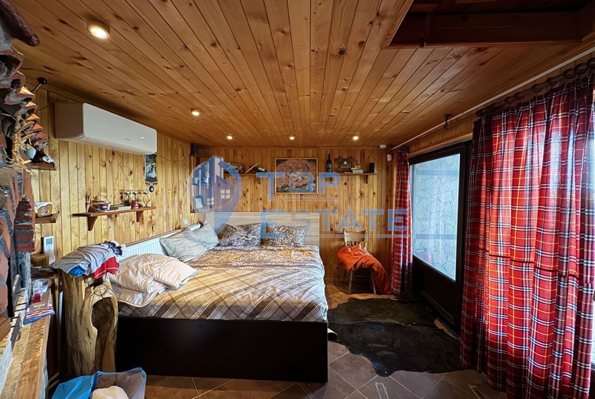 Къща с панорамна гледка във вилната зона на между град Бяла Черква и село Вишовград, област Велико Търново - 0