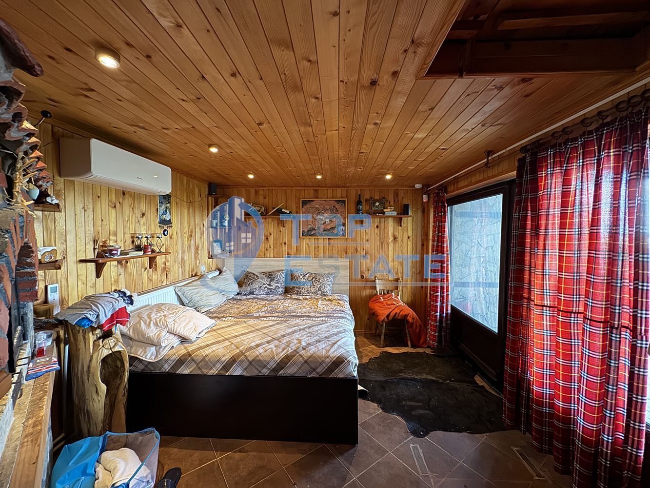 Къща с панорамна гледка във вилната зона на между град Бяла Черква и село Вишовград, област Велико Търново - 0