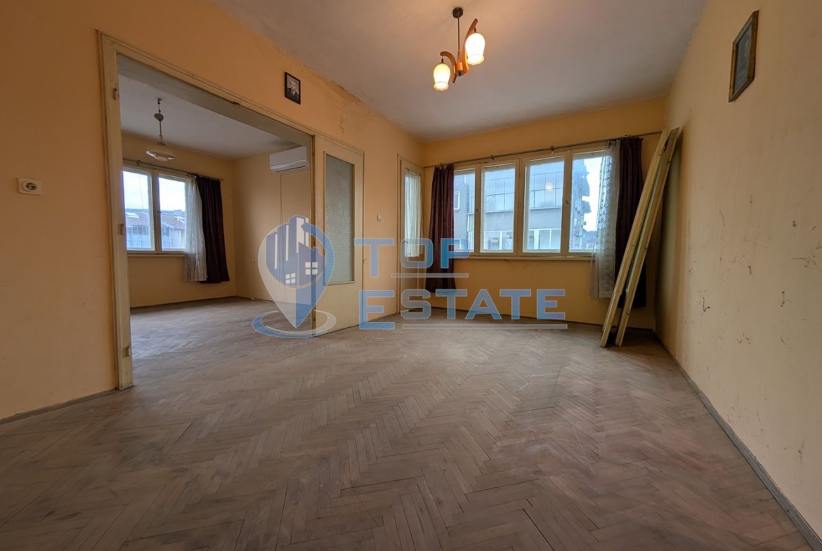 Многостаен тухлен апартамент в центъра на град Горна Оряховица - 0