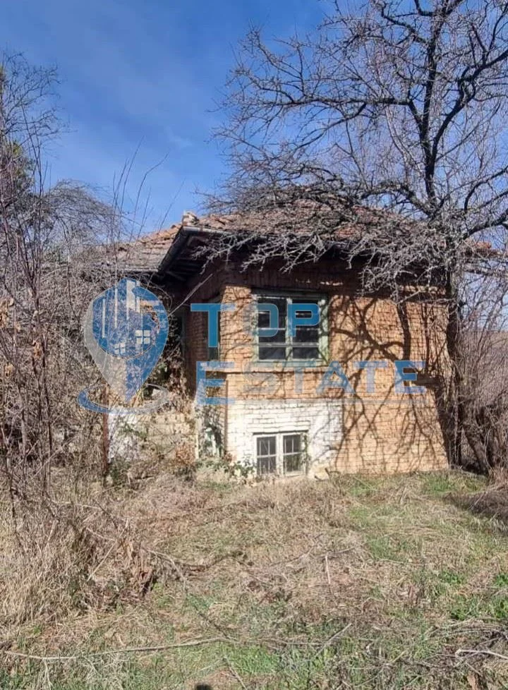 Голям парцел със стара къща и кладенец в село Кавлак, област Велико Търново - 0
