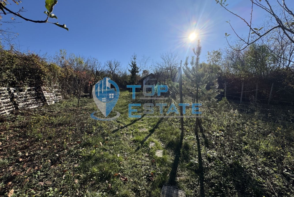 Парцел с променено предназначение за жилищно строителство в кв. Зона Б, град Велико Търново - 0