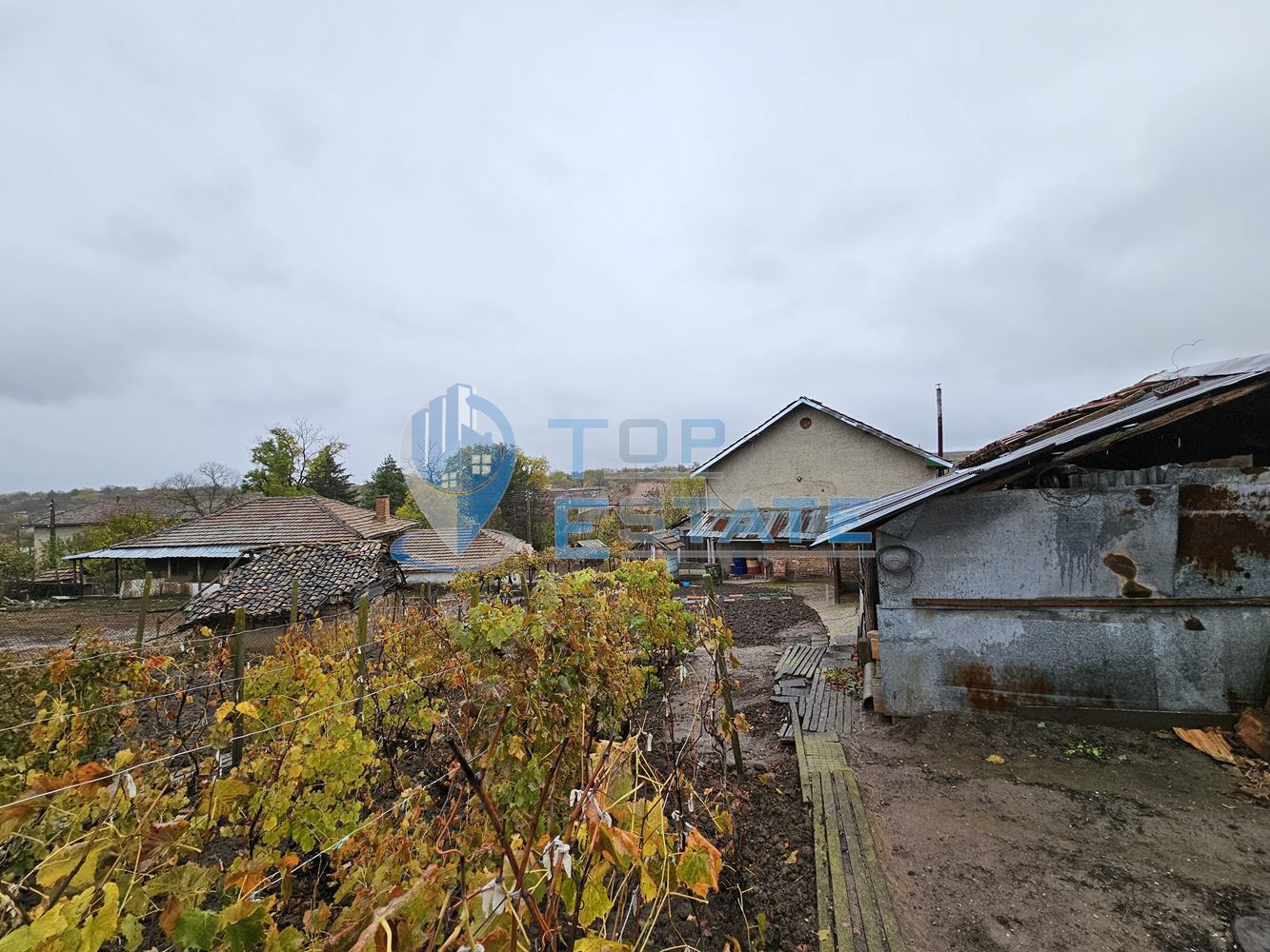 Двуетажна тухлена и обзаведена къща в село Хаджидимитрово-0 Двуетажна тухлена и обзаведена къща в село Хаджидимитрово - 0