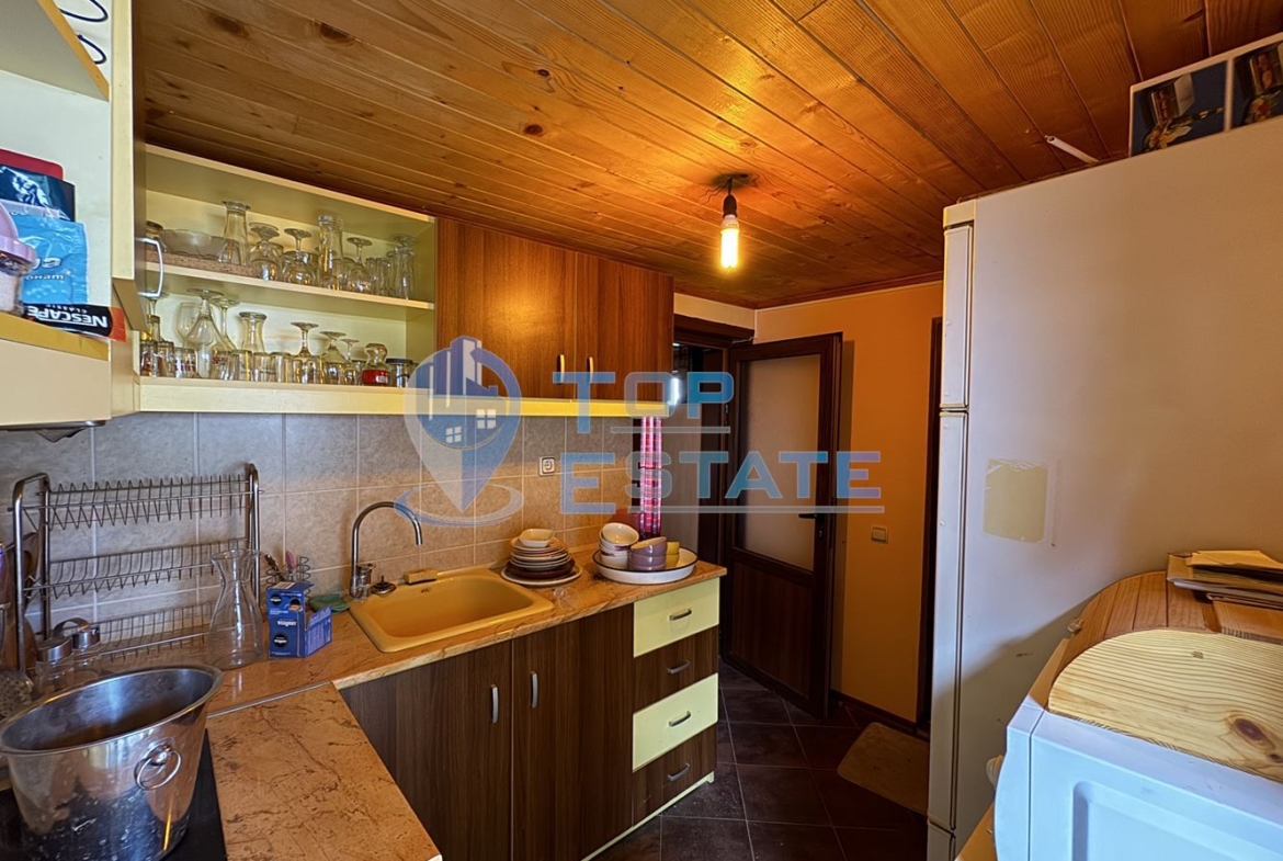 Къща с панорамна гледка във вилната зона на между град Бяла Черква и село Вишовград, област Велико Търново - 0