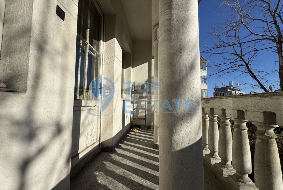 Тристаен тухлен апартамент с гараж кв. Акация, град Велико Търново - 0