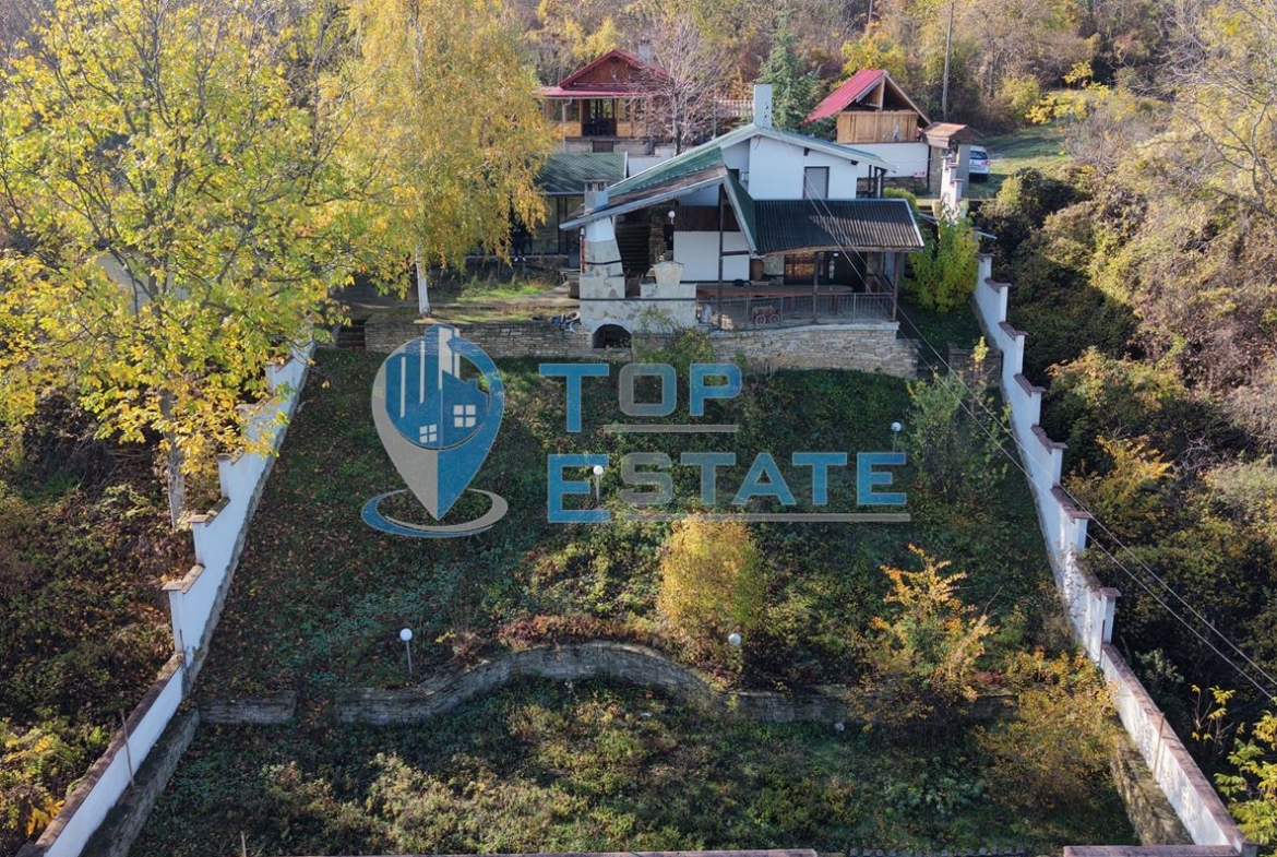 Къща с панорамна гледка във вилната зона на между град Бяла Черква и село Вишовград, област Велико Търново - 0